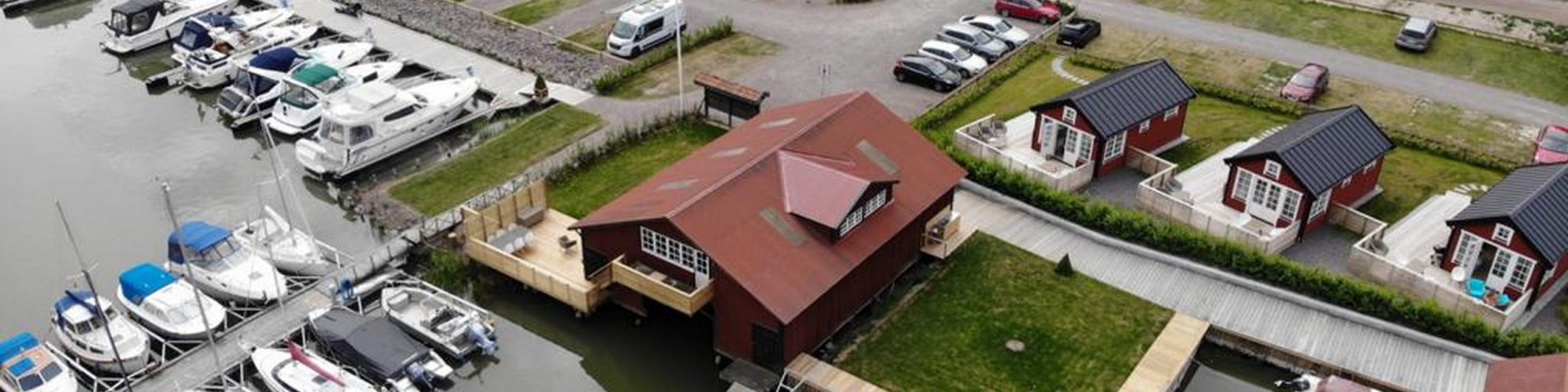 Båthuset 2000x500